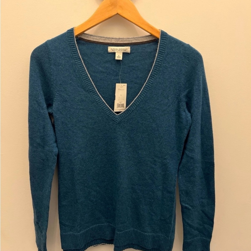 Banana Republic ASO Bella Swan Twilight Teal Double Trim V-neck Sweater NWT